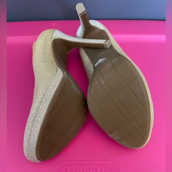 Gold heels - Picture 4 of 6